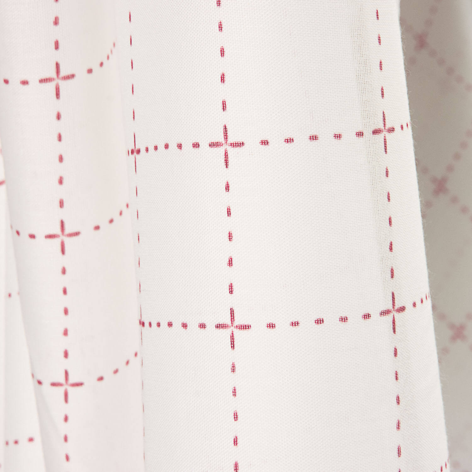 Cortina Geométrica Quadriculada Vermelha - Ribes y Casals