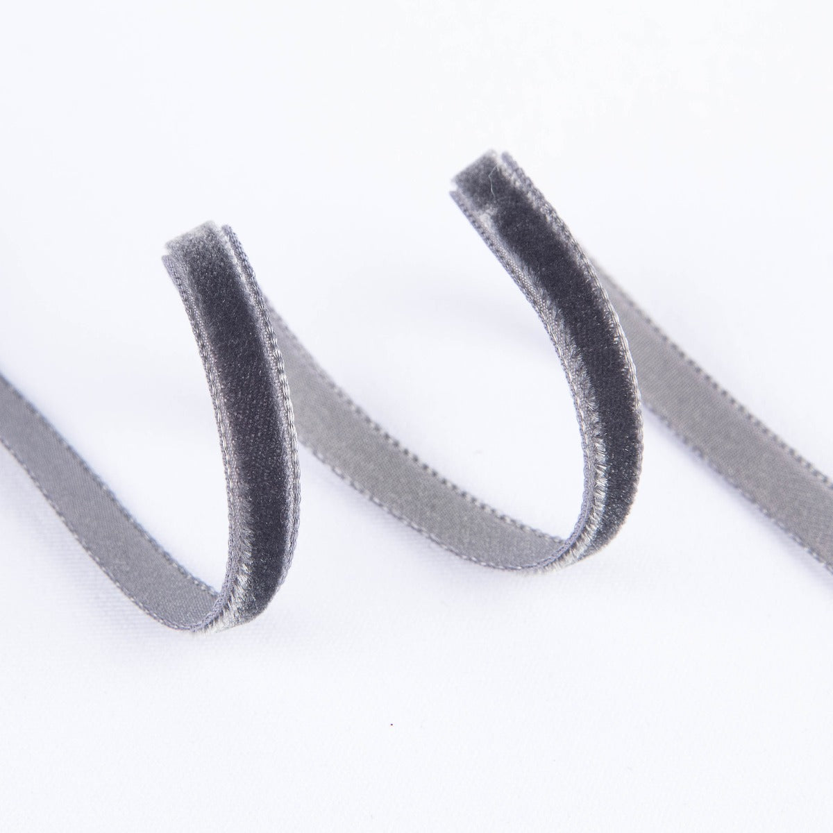 Fita de Veludo Marengo Cinza 7mm - Ribes y Casals