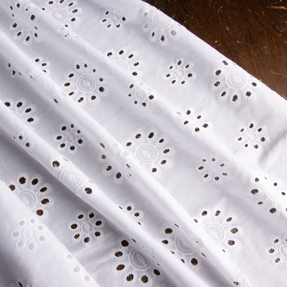 Bordado Suíço Carmen Branco - Ribes y Casals