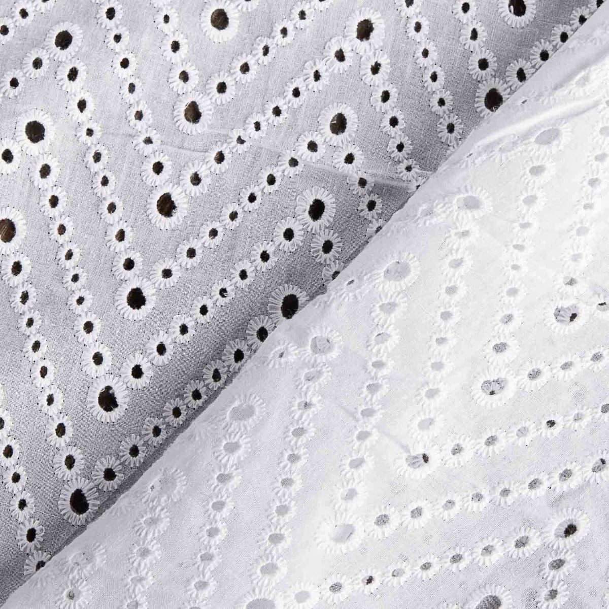 Bordado Suíço Chevron Branco - Ribes y Casals