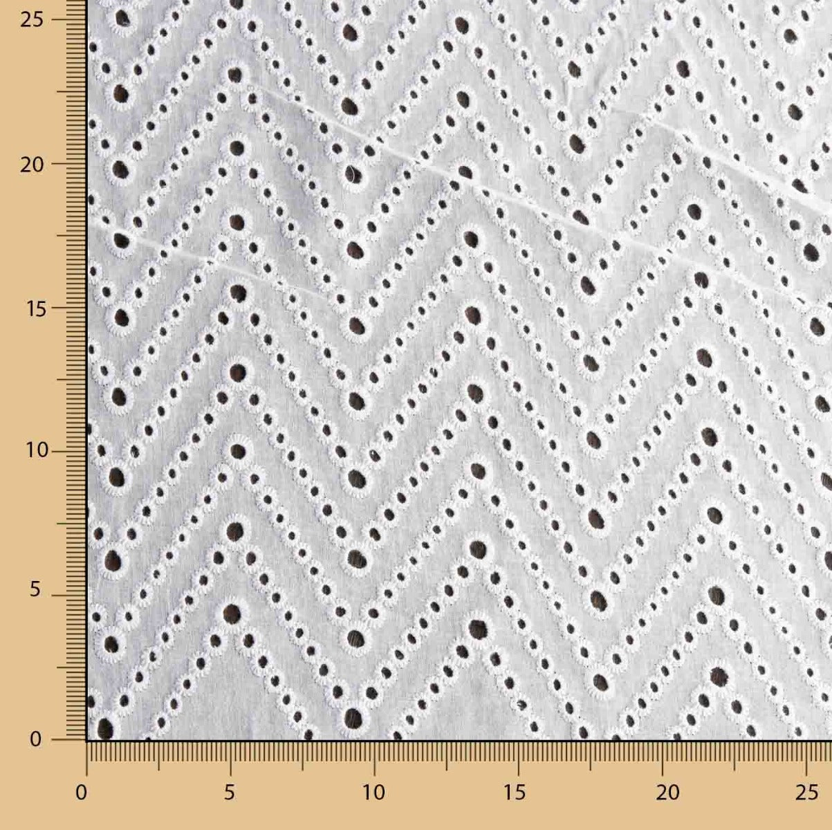 Bordado Suíço Chevron Branco - Ribes y Casals