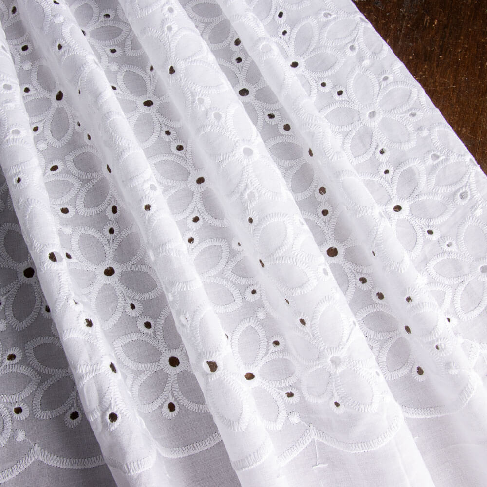 Bordado Suíço Nora Branco - Ribes y Casals