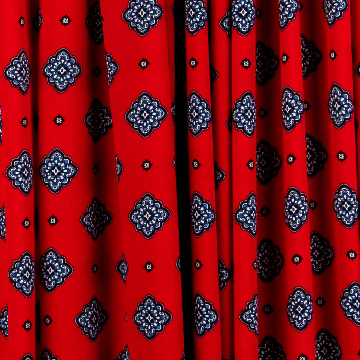 Crepe Satin Flores vermelhas - Ribes y Casals