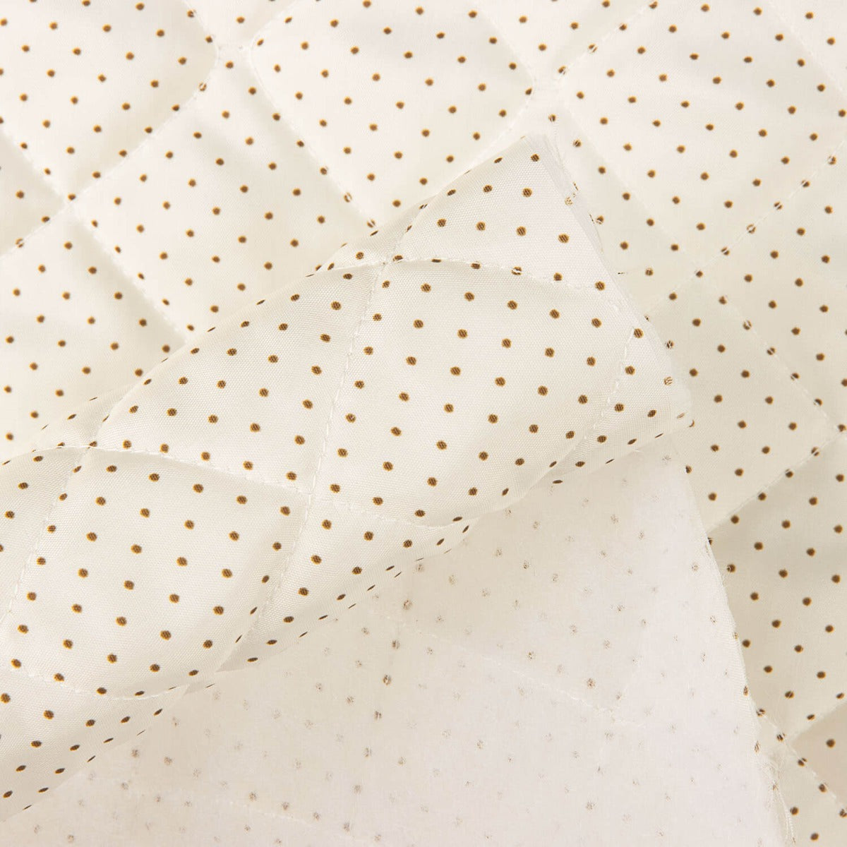 Forro Acolchado Ligero Crudo con Topitos Beige - Ribes y Casals