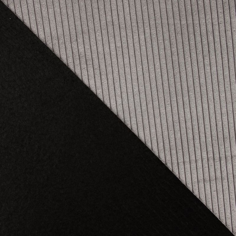 Confecção de conjunto de almofadas de veludo cotelê - Ribes y Casals