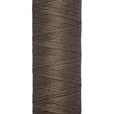 Fios Gütermann 100 m, cor 467, castanho escuro - Ribes y Casals