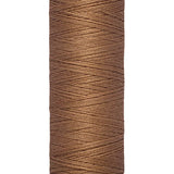 Fios Gütermann 100 m, cor 842, castanho-argila - Ribes y Casals