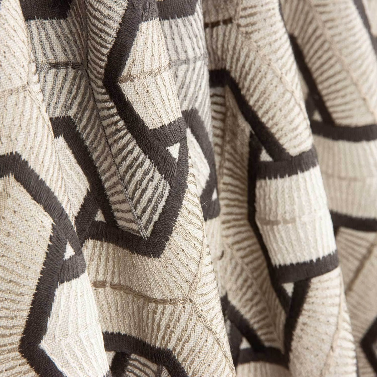 Linho Rústico Grosso Bordado Trigonometria - Ribes y Casals