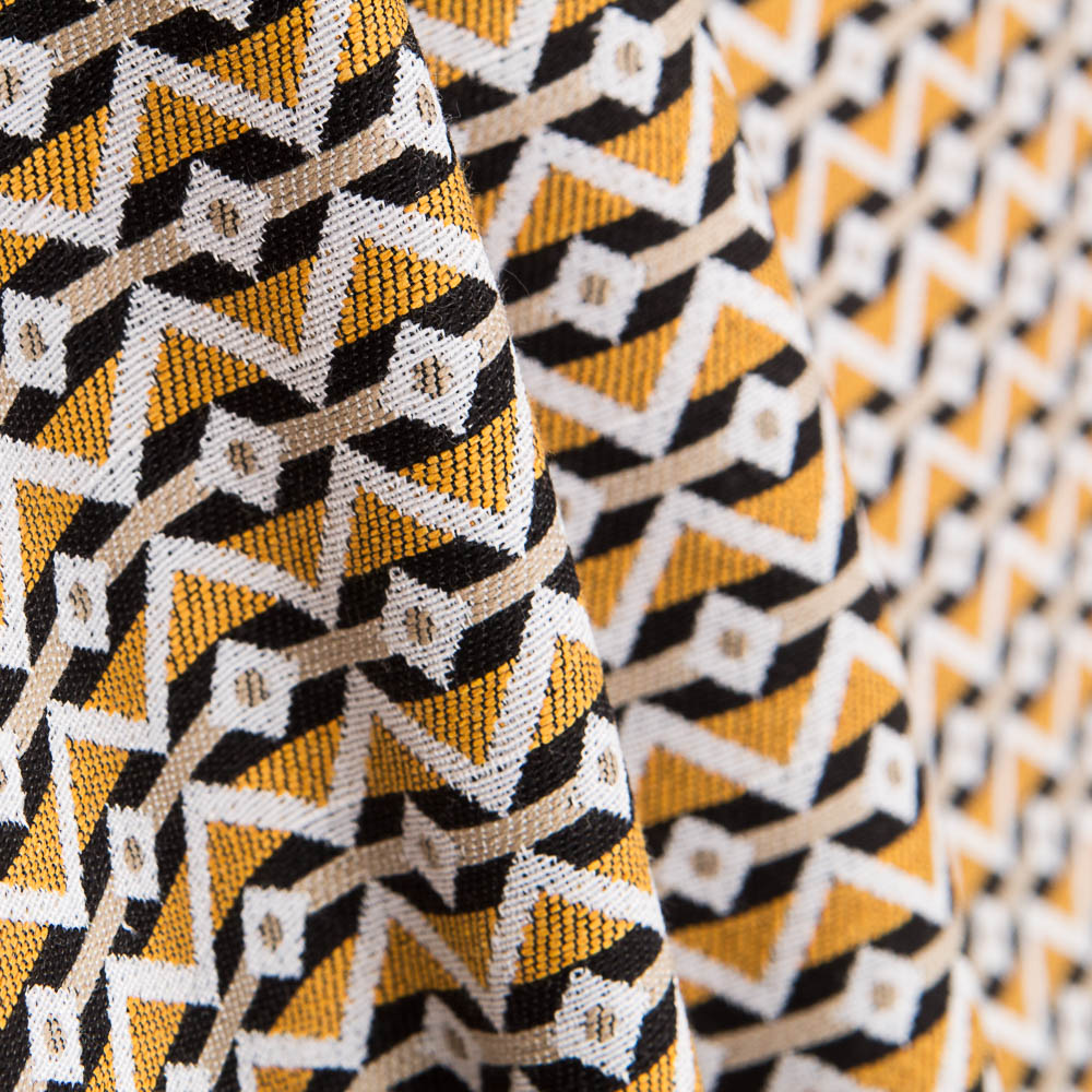 Tapeçaria Jacquard Étnico Ocre - Ribes y Casals