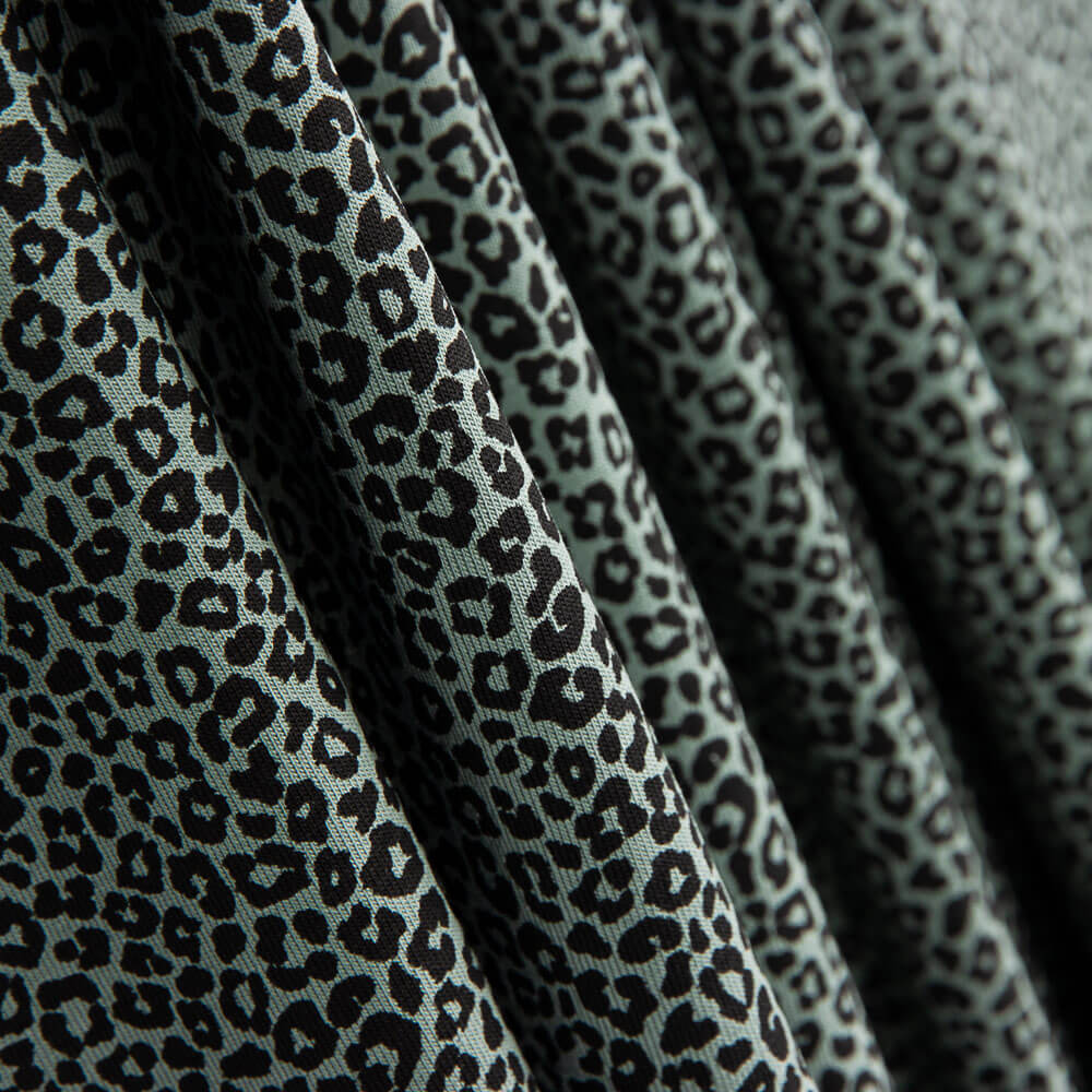 Malha de Algodão Lycra Leopardo Verde Sálvia - Ribes y Casals