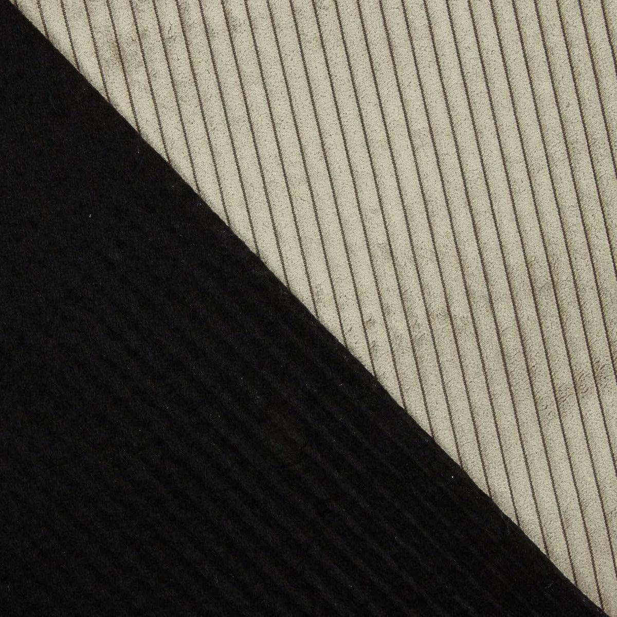 Estofos em veludo de bombazina da cor da trufa - Ribes y Casals