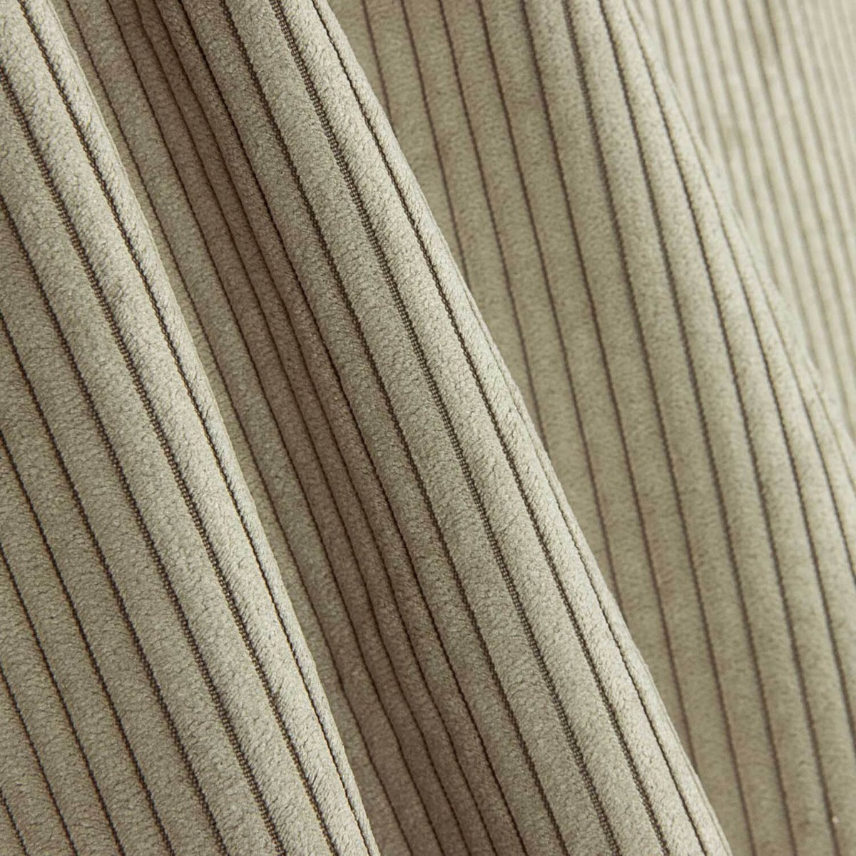 Estofos em veludo de bombazina da cor da trufa - Ribes y Casals