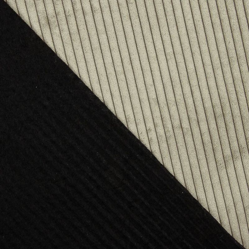 Confecção de conjunto de almofadas de veludo cotelê - Ribes y Casals