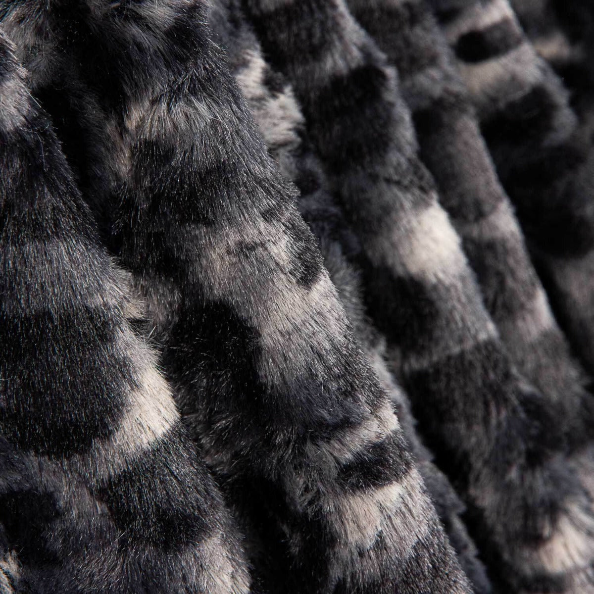 Pelo Curto Animal Print Cinzas - Ribes y Casals