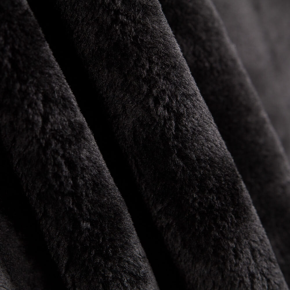 Pêlo Curto Brilhante Preto - Ribes y Casals