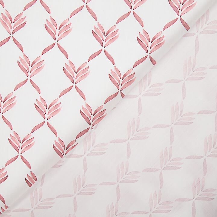 Percal estampado com folhas geométricas em coral - Ribes y Casals