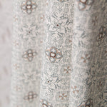 Popeline Mosaico Floral Cinzento - Ribes y Casals