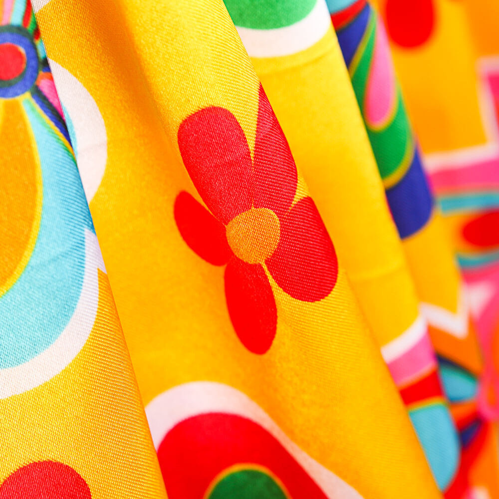 Cetim Carnaval Flor Hippie Amarelo - Ribes y Casals