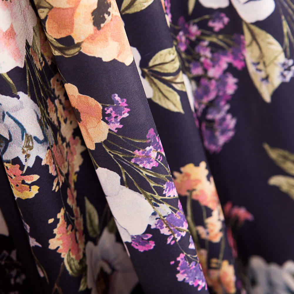 Cetim Floral Púrpura - Ribes y Casals