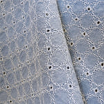 Tecido de Popeline Bordado Círculos Azul - Ribes y Casals