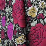 Tecido de Popeline Flamenga Cravo Fundo Preto - Ribes y Casals