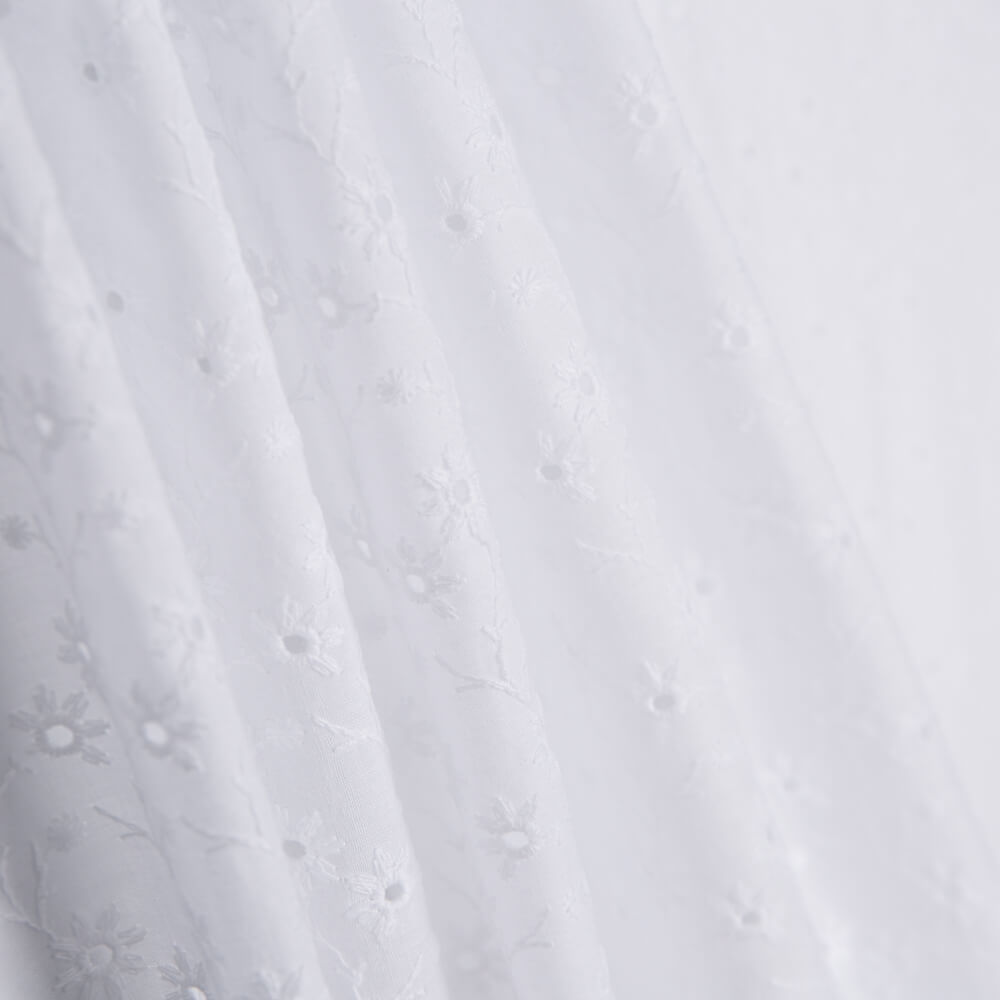 Bordado Suíço De Florzinhas - Ribes y Casals