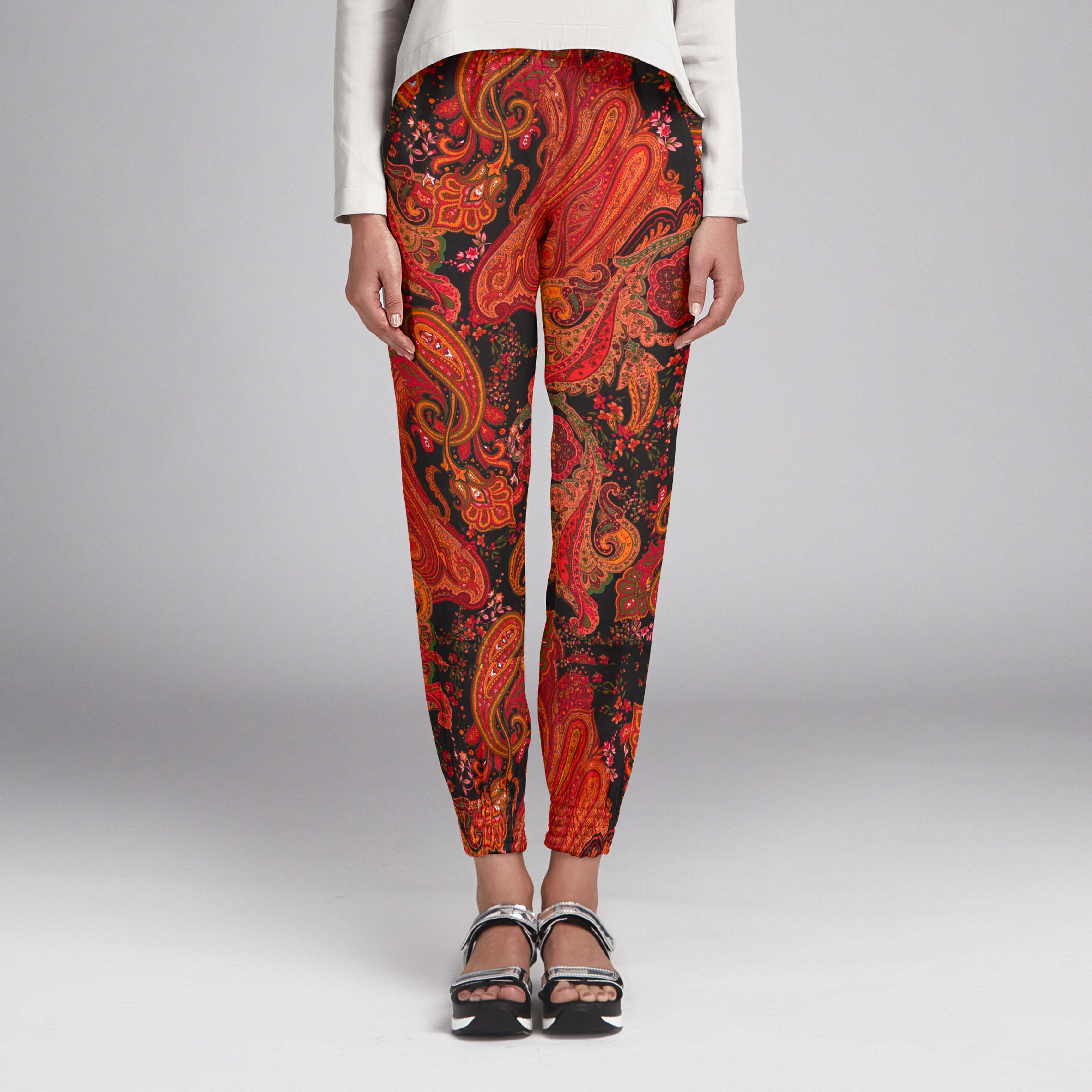 Tecido Viscose Paisley Delhi Preto - Ribes y Casals