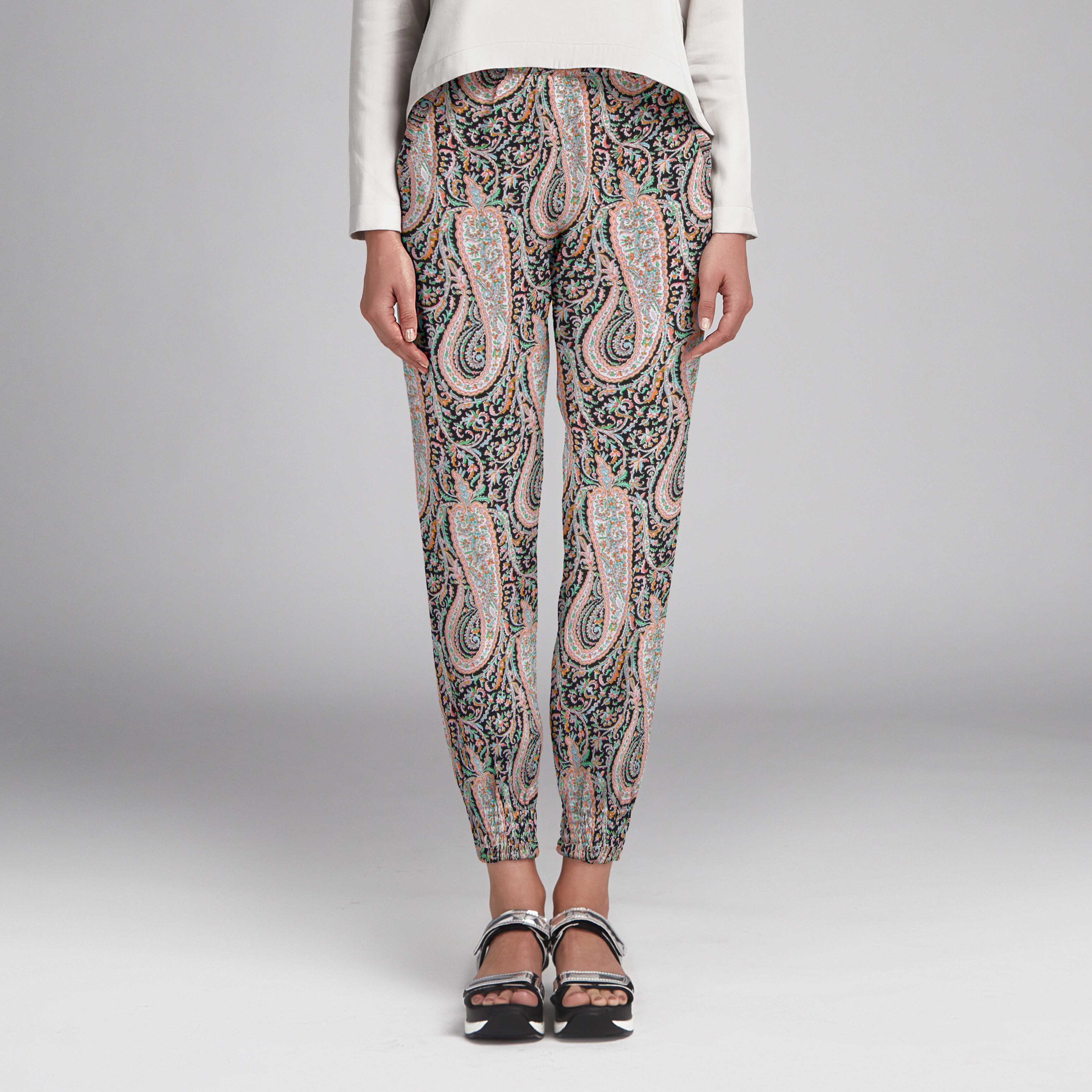 Tecido Viscose Paisley Floral - Ribes y Casals